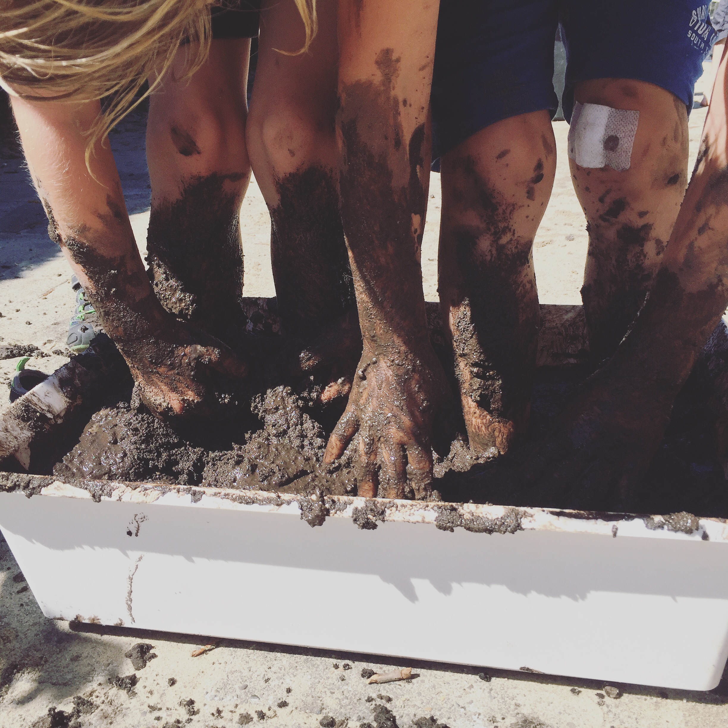 de modderpoel: spelen met zand, water èn modder